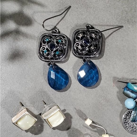 Bundle of blue and turquoise earrings - Picture 5 of 5